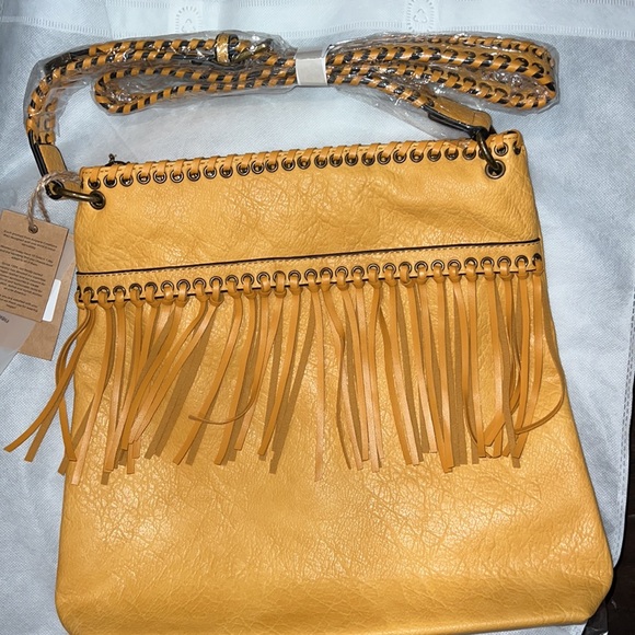 🌻NWT! Large Fringe Crossbody